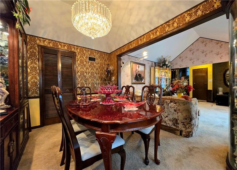 7615 95th St, Overland Park, KS 66212