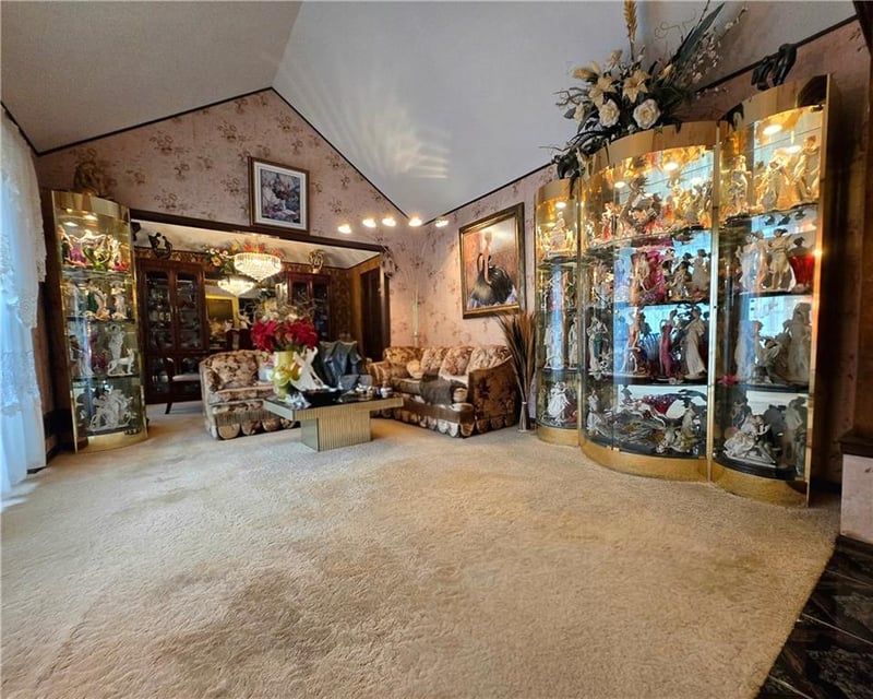 7615 95th St, Overland Park, KS 66212