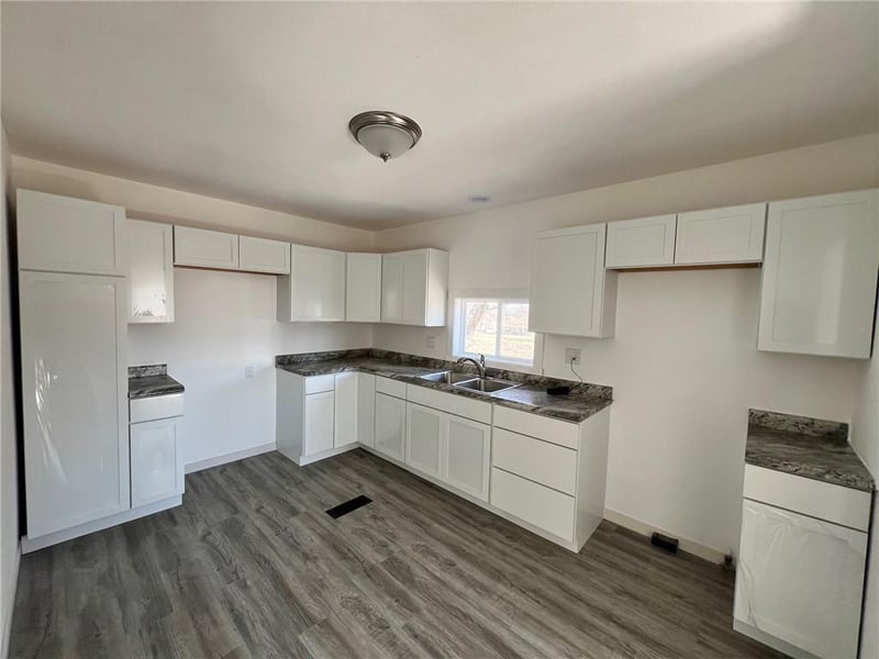 302 N Iowa St, Highland, KS 66035