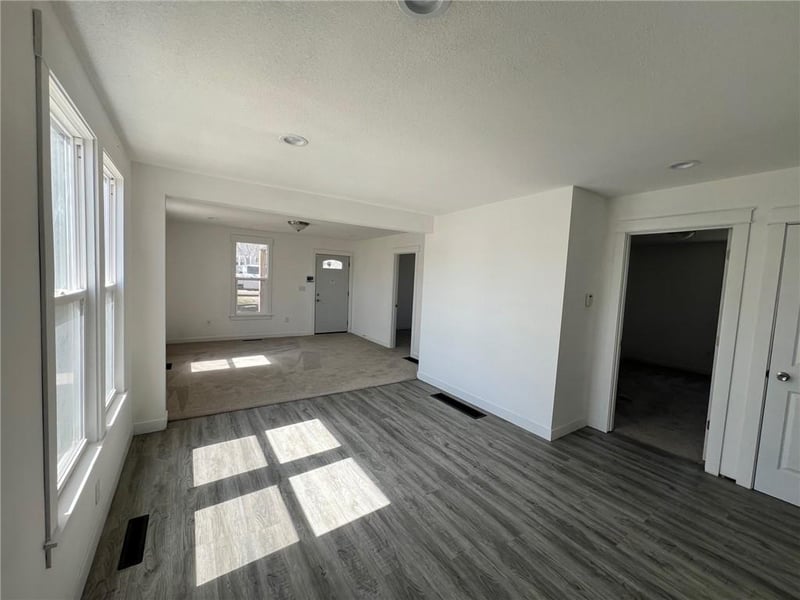 302 N Iowa St, Highland, KS 66035