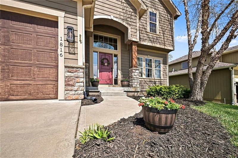 1816 93rd Ter, Kansas City, MO 64155