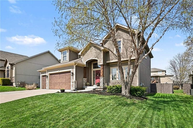 1816 93rd Ter, Kansas City, MO 64155