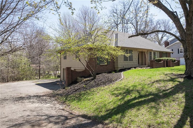 3607 Colony Sq, St Joseph, MO 64506