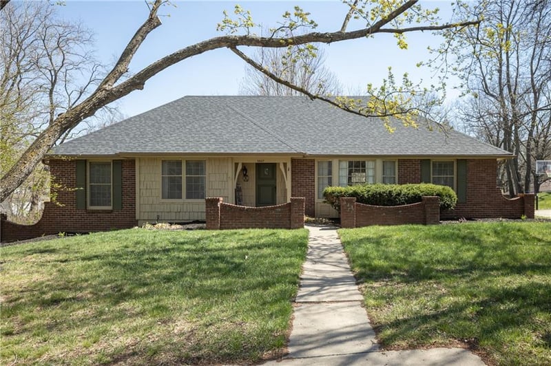 3607 Colony Sq, St Joseph, MO 64506