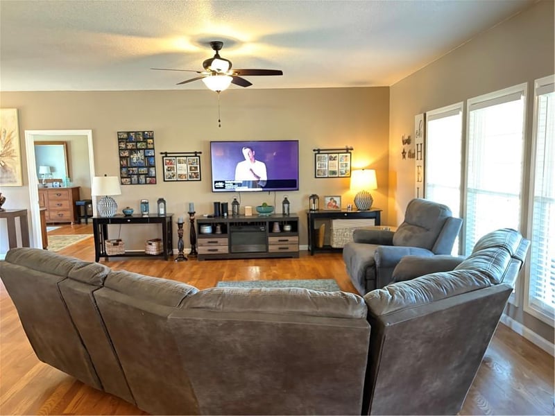 523 134th St, Bonner Springs, KS 66012