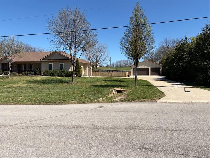 523 134th St, Bonner Springs, KS 66012