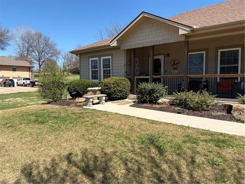 523 134th St, Bonner Springs, KS 66012