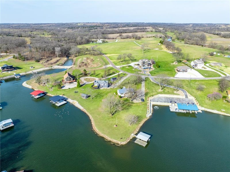 150 Yacht Club Cir, Altamont, MO 64640