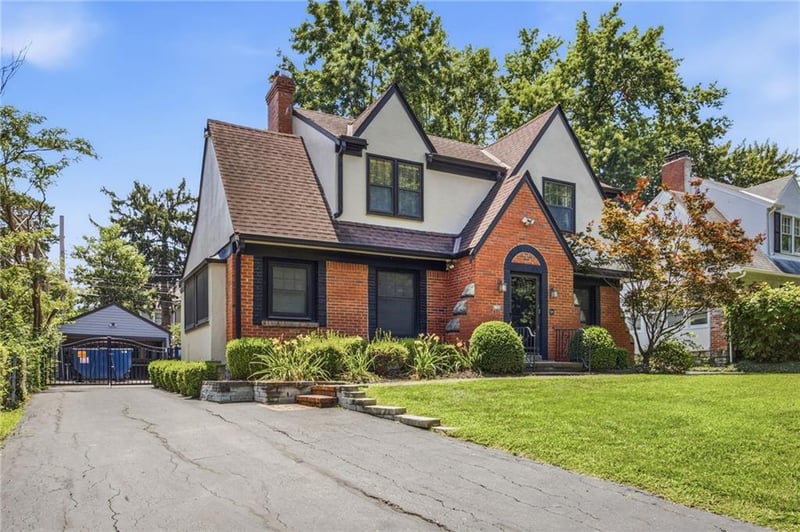 1207 Gregory Blvd, Kansas City, MO 64114
