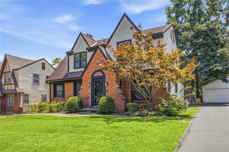 1207 Gregory Blvd, Kansas City, MO 64114