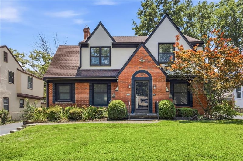 1207 Gregory Blvd, Kansas City, MO 64114