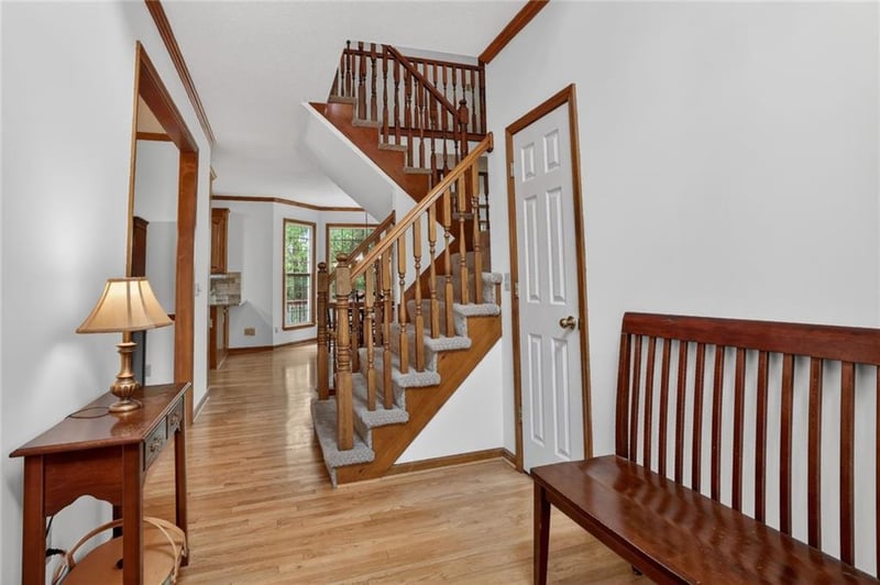 8442 Lakeview Ave, Lenexa, KS 66219