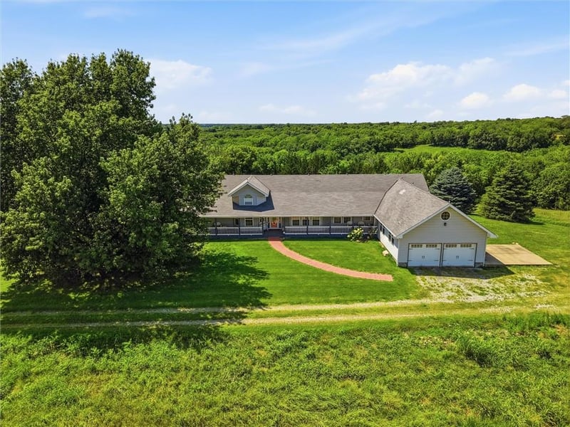 29001 219th St, Easton, KS 66020