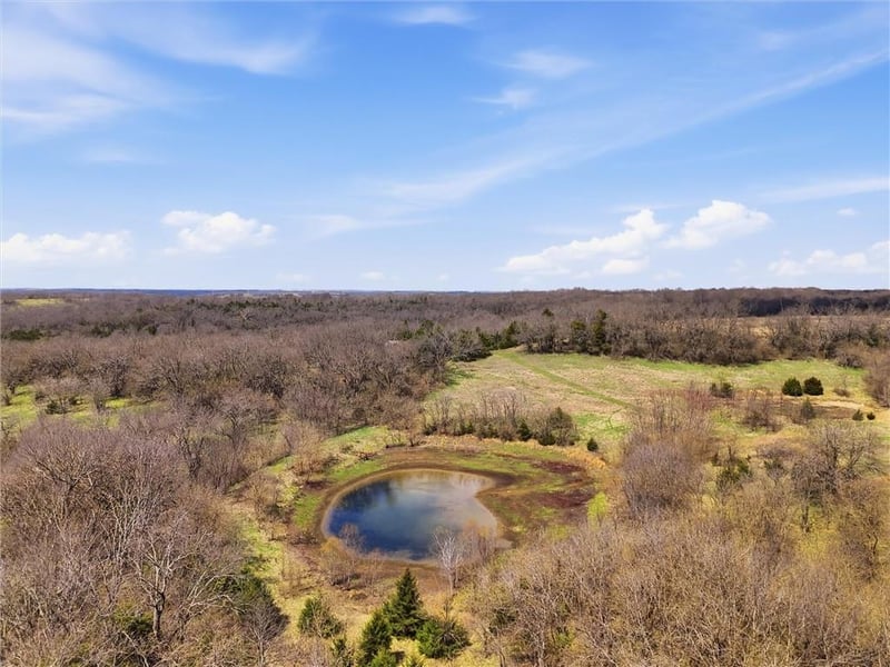 29001 219th St, Easton, KS 66020
