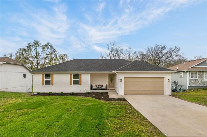 405 Harrison St, Spring Hill, KS 66083