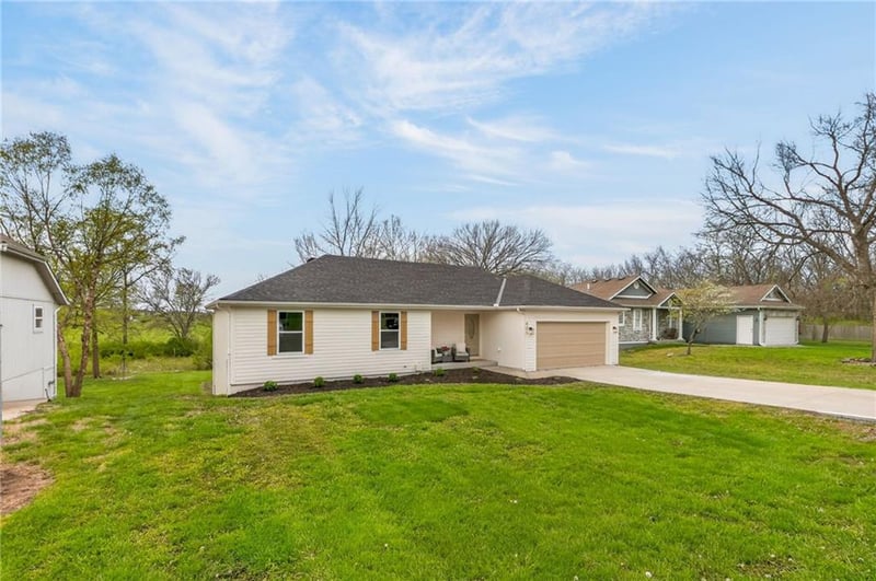 405 Harrison St, Spring Hill, KS 66083