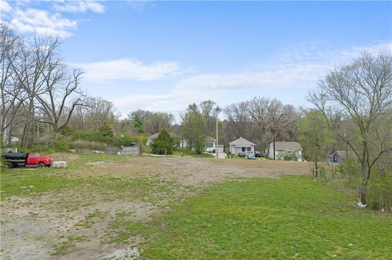 9827 Independence Ave, Independence, MO 64053