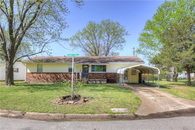 521 Sunset Cir, Columbus, KS 66725