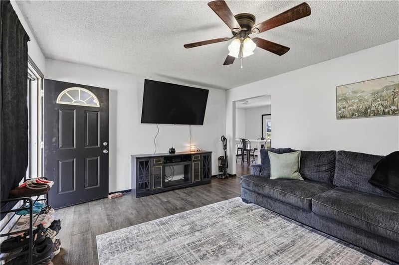 521 Sunset Cir, Columbus, KS 66725