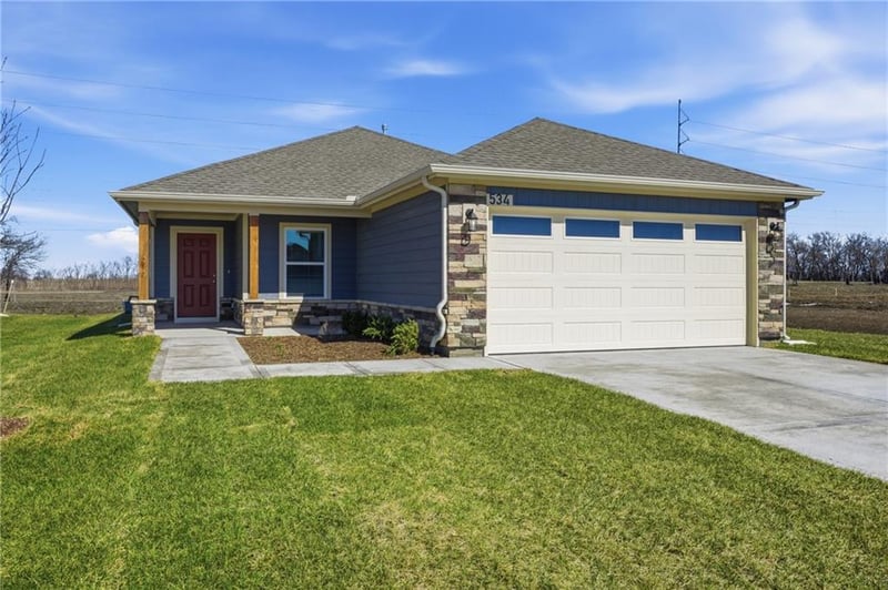 612 Bluebird St, Gardner, KS 66030