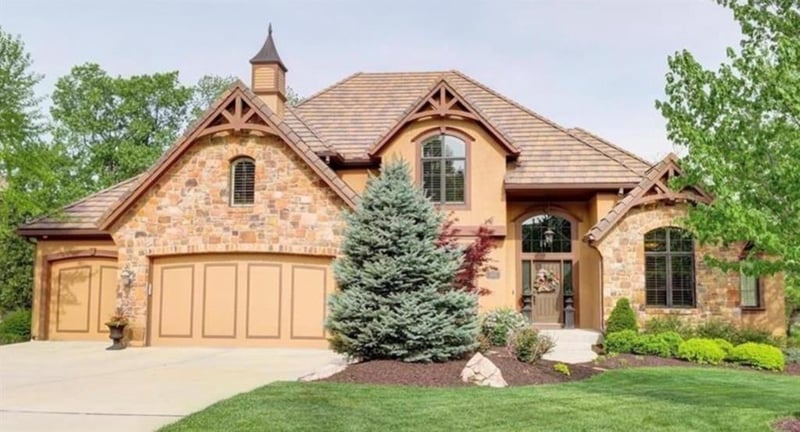 15320 Larsen St, Overland Park, KS 66221