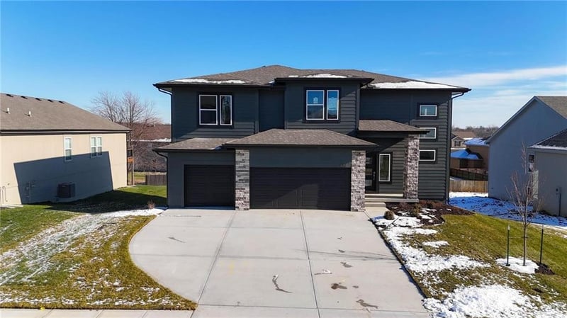 320 Amara Dr, Blue Springs, MO 64064