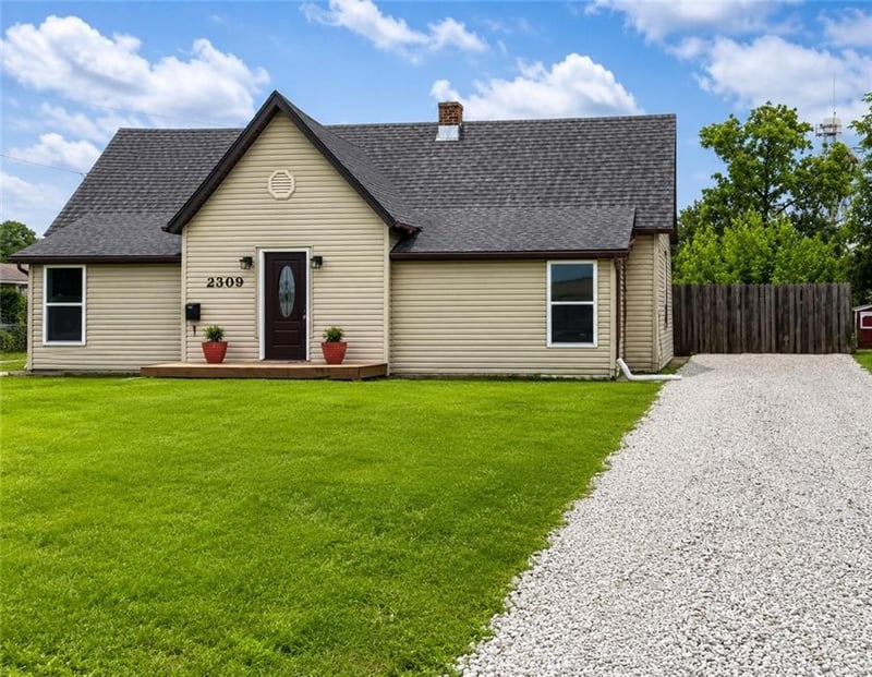 2309 Washington St, Lexington, MO 64067