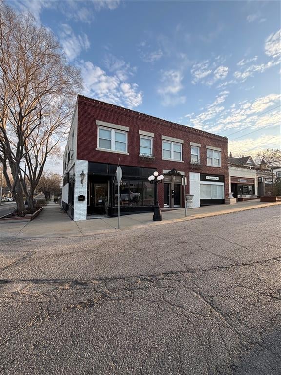 1806 45th St, Kansas City, MO 64111