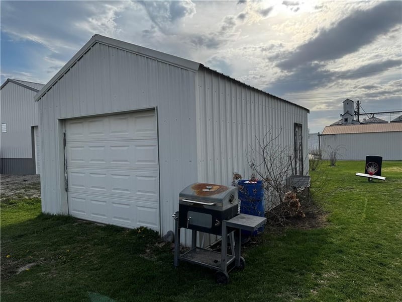 110 Main St, Ravenwood, MO 64479