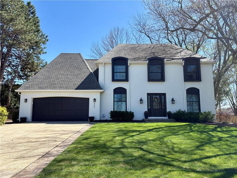 609 44th Ter, Gladstone, MO 64116