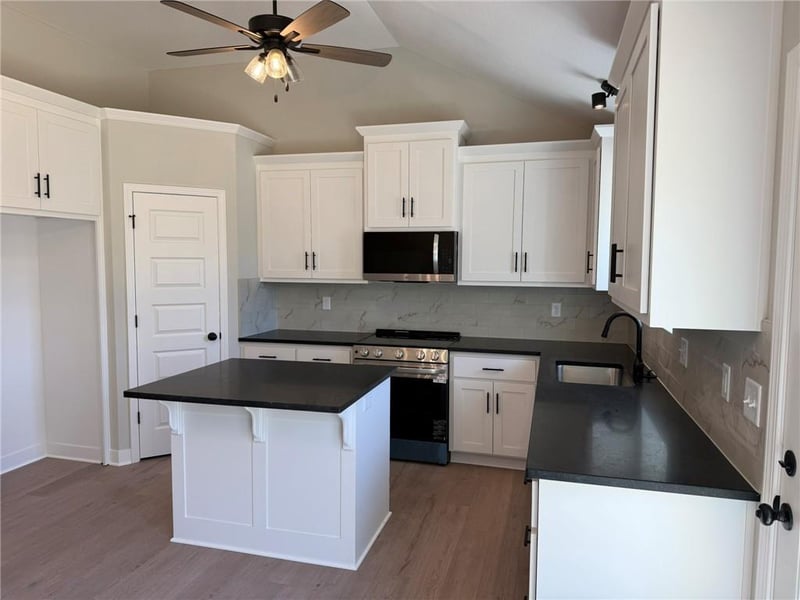 21608 Clairmont St, Peculiar, MO 64078