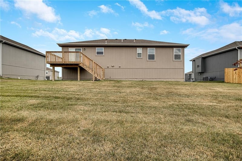 606 Wild Lupine Ln, Raymore, MO 64083