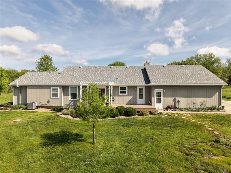 25029 Dehoff Rd, Tonganoxie, KS 66086