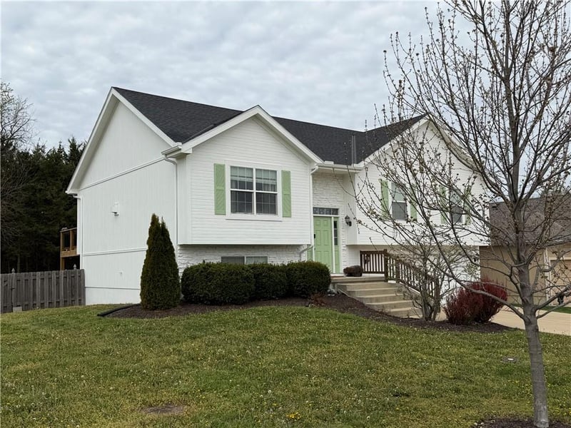 4708 Park Ln, Leavenworth, KS 66048