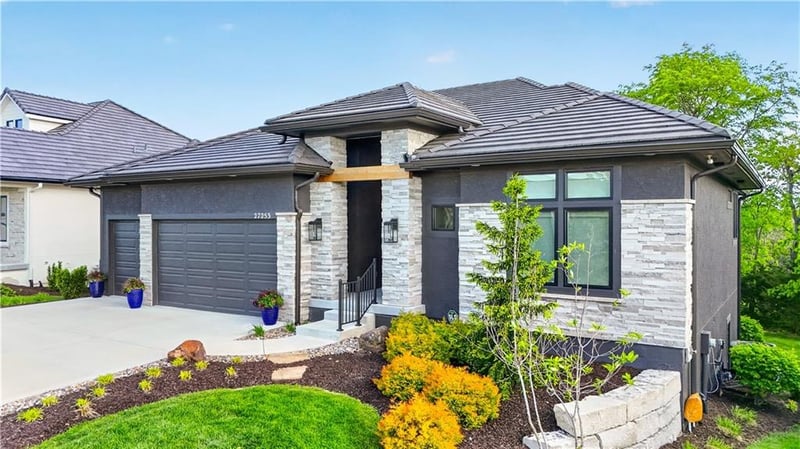 27253 W 100th Ter, Olathe, KS 66061