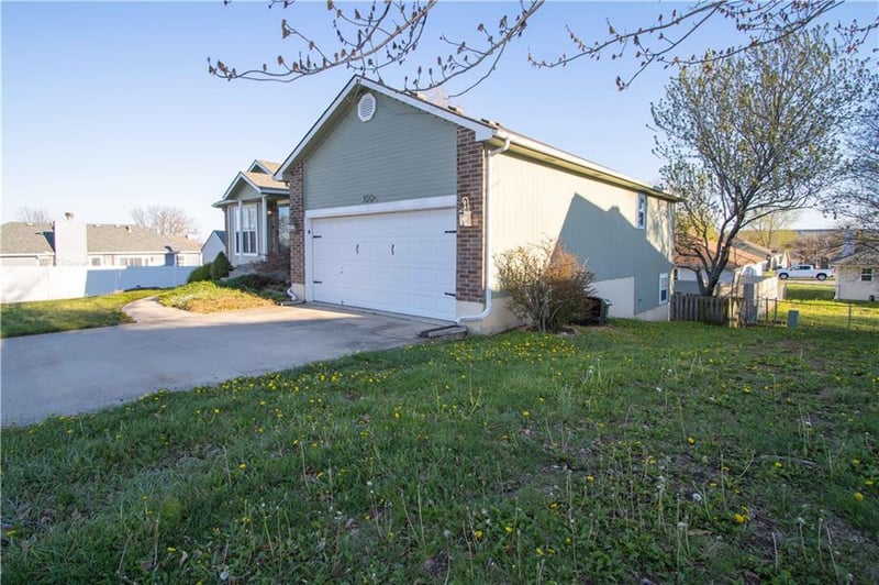 1004 Fox Run Ct, Warrensburg, MO 64093