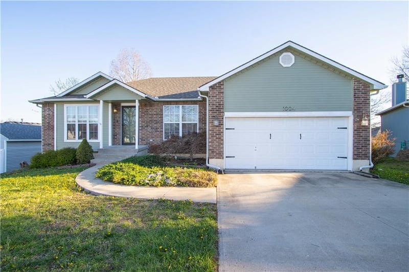 1004 Fox Run Ct, Warrensburg, MO 64093