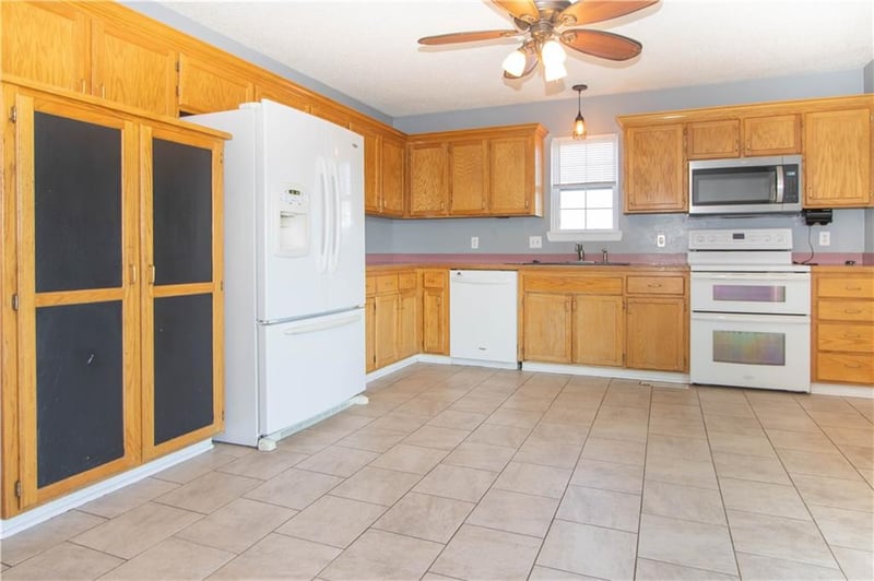 1004 Fox Run Ct, Warrensburg, MO 64093