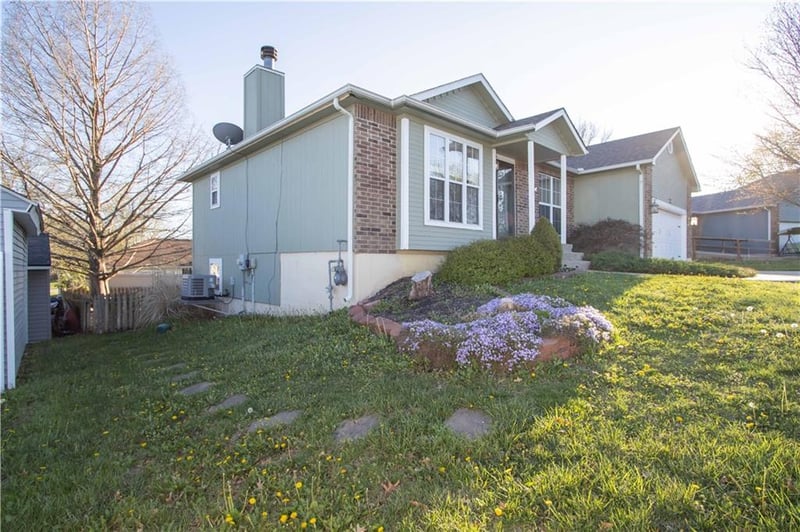 1004 Fox Run Ct, Warrensburg, MO 64093