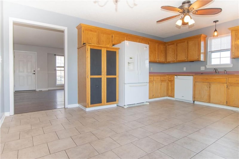 1004 Fox Run Ct, Warrensburg, MO 64093