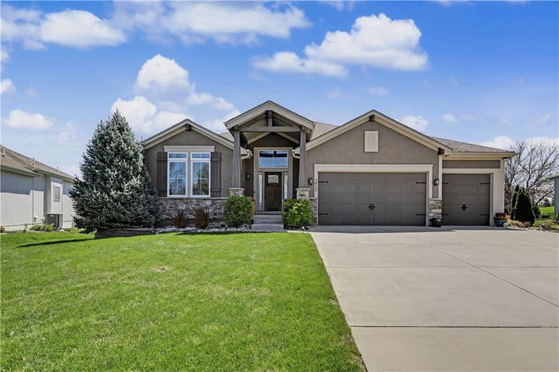 2927 155th Ter, Overland Park, KS 66224