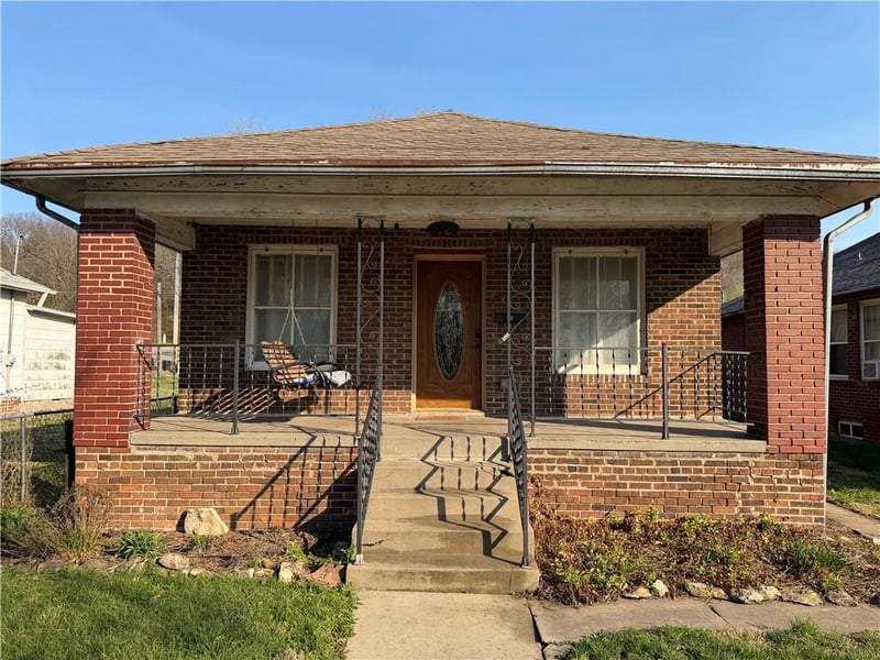 5207 Pryor Ave, St Joseph, MO 64504