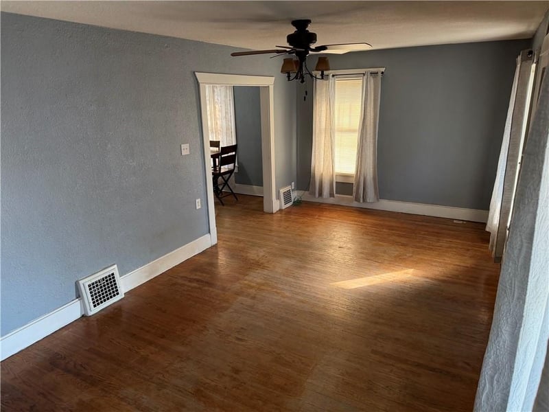 5207 Pryor Ave, St Joseph, MO 64504