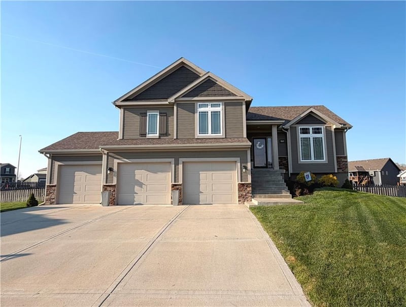 4728 102nd Ct, Kansas City, MO 64156