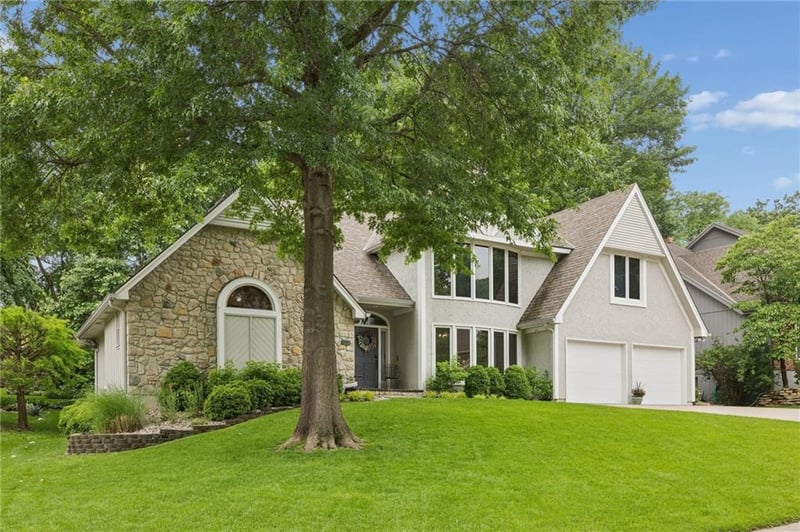 142 The Woodlands Dr, Gladstone, MO 64119