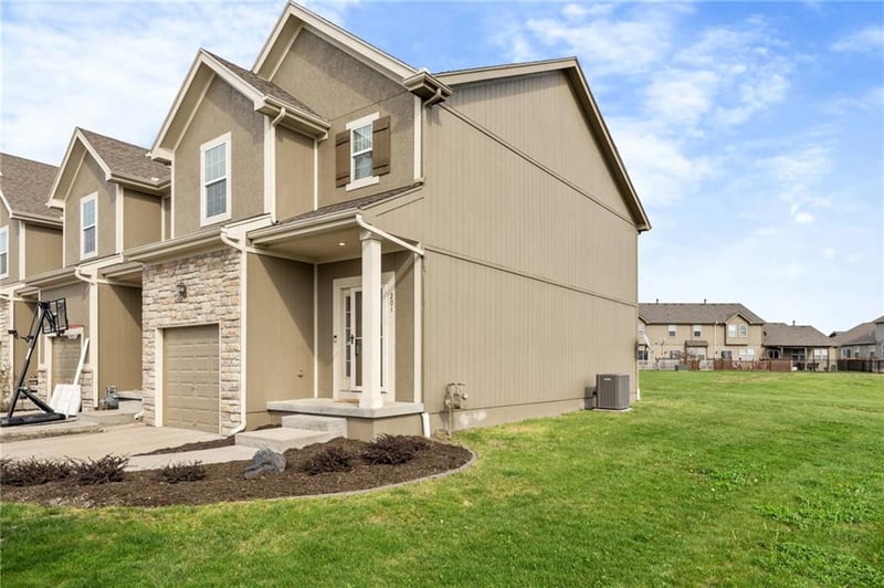 201 Laurel St, Gardner, KS 66030
