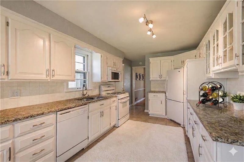 9248 Craig St, Overland Park, KS 66212