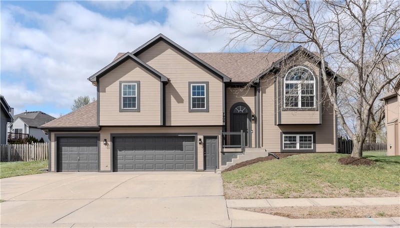 7908 112th St, Kansas City, MO 64157