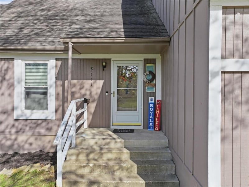 8111 Swarner Dr, Lenexa, KS 66215