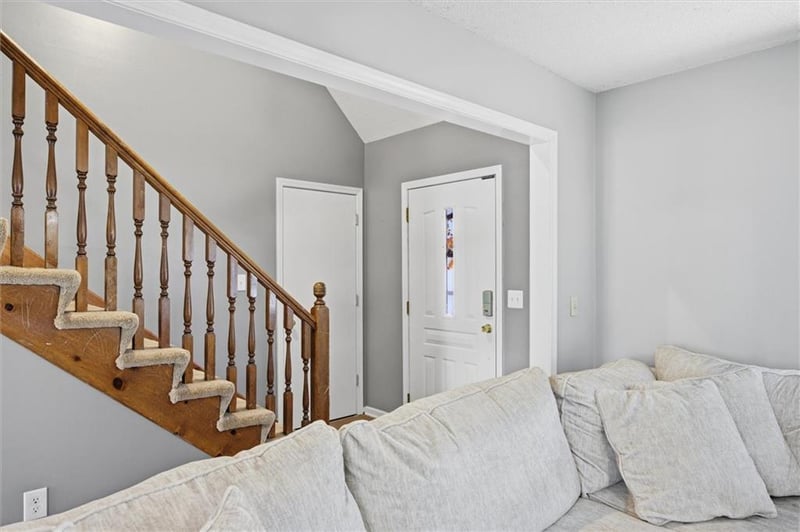 8111 Swarner Dr, Lenexa, KS 66215